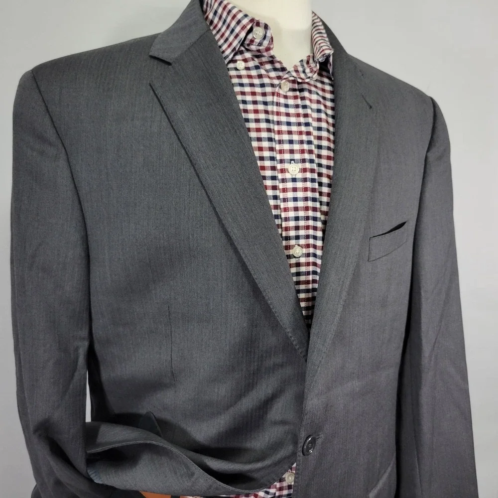 JOS A BANK Gold Men's Sport Coat Blazer Two Button Gray Herringbone‎ Wool 46L